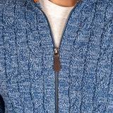 Gilet full zip torsadé bleu BACK to LEGEND en coton et cachemire (zoom fermeture)