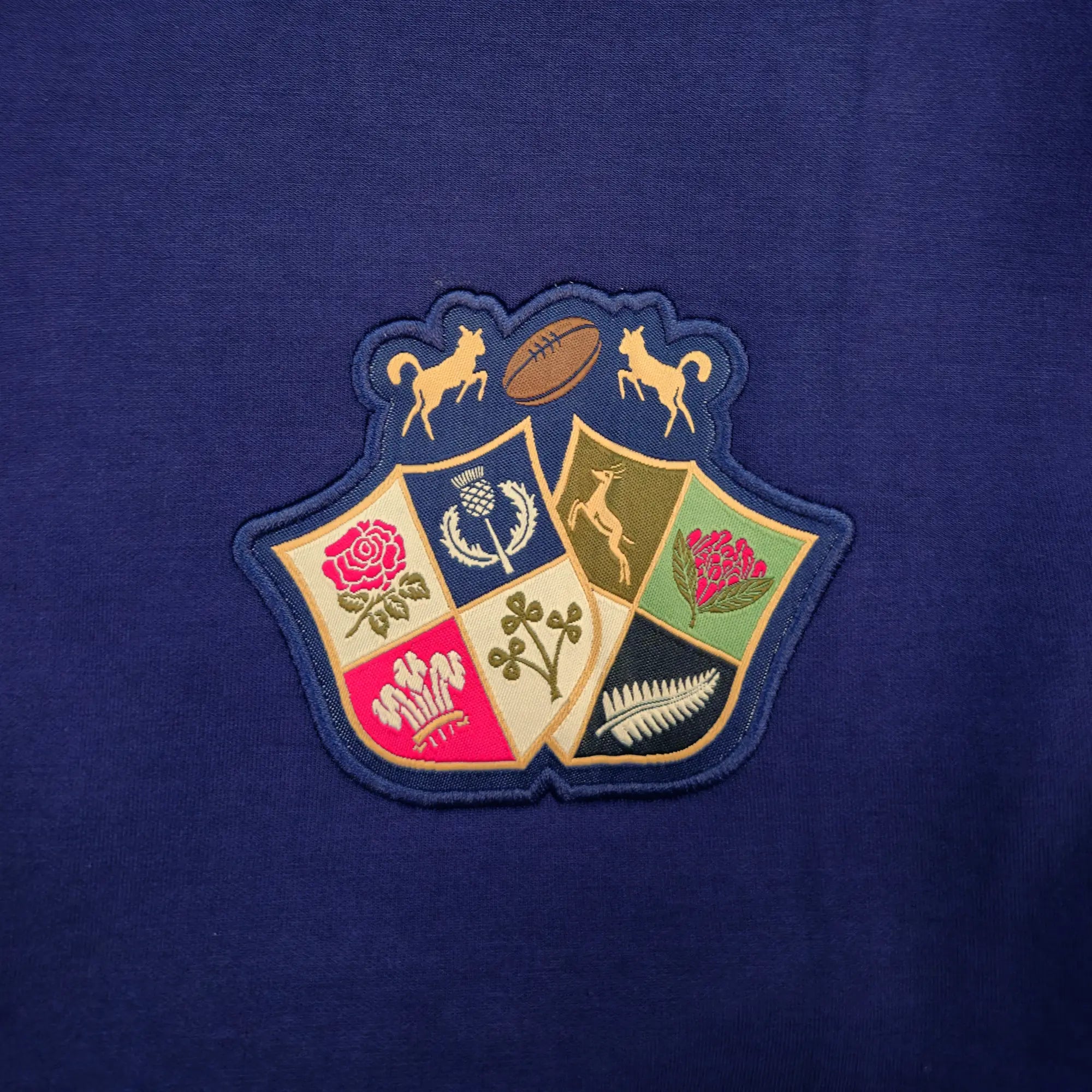 Blouson Barbarians en néoprène bleu marine pour hommes BACK TO LEGEND (zoom badge poitrine)