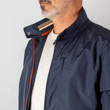 Blouson homme déperlant bleu marine (vue zip et col)