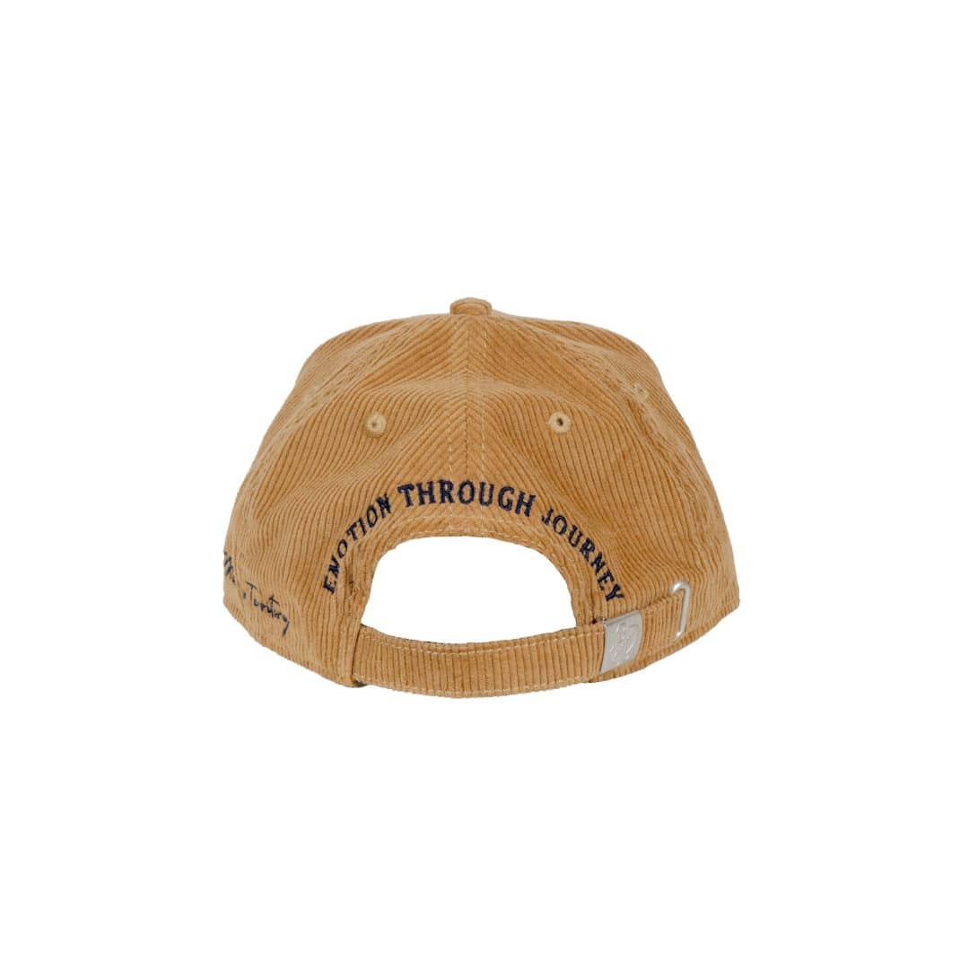 Casquette en velours ocre (vue arrière)