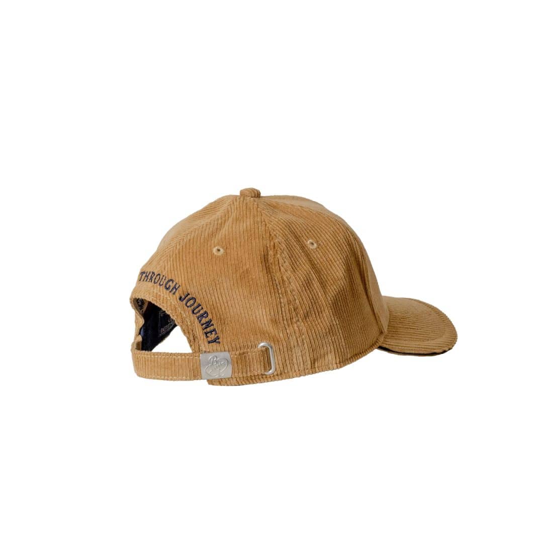 Casquette en velours ocre (vue de profil droit)