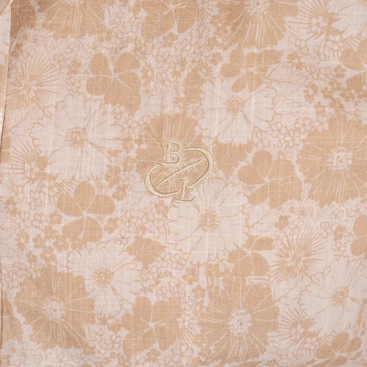 Chemise homme beige imprimé fleuri Blacks Legend (zoom broderie)
