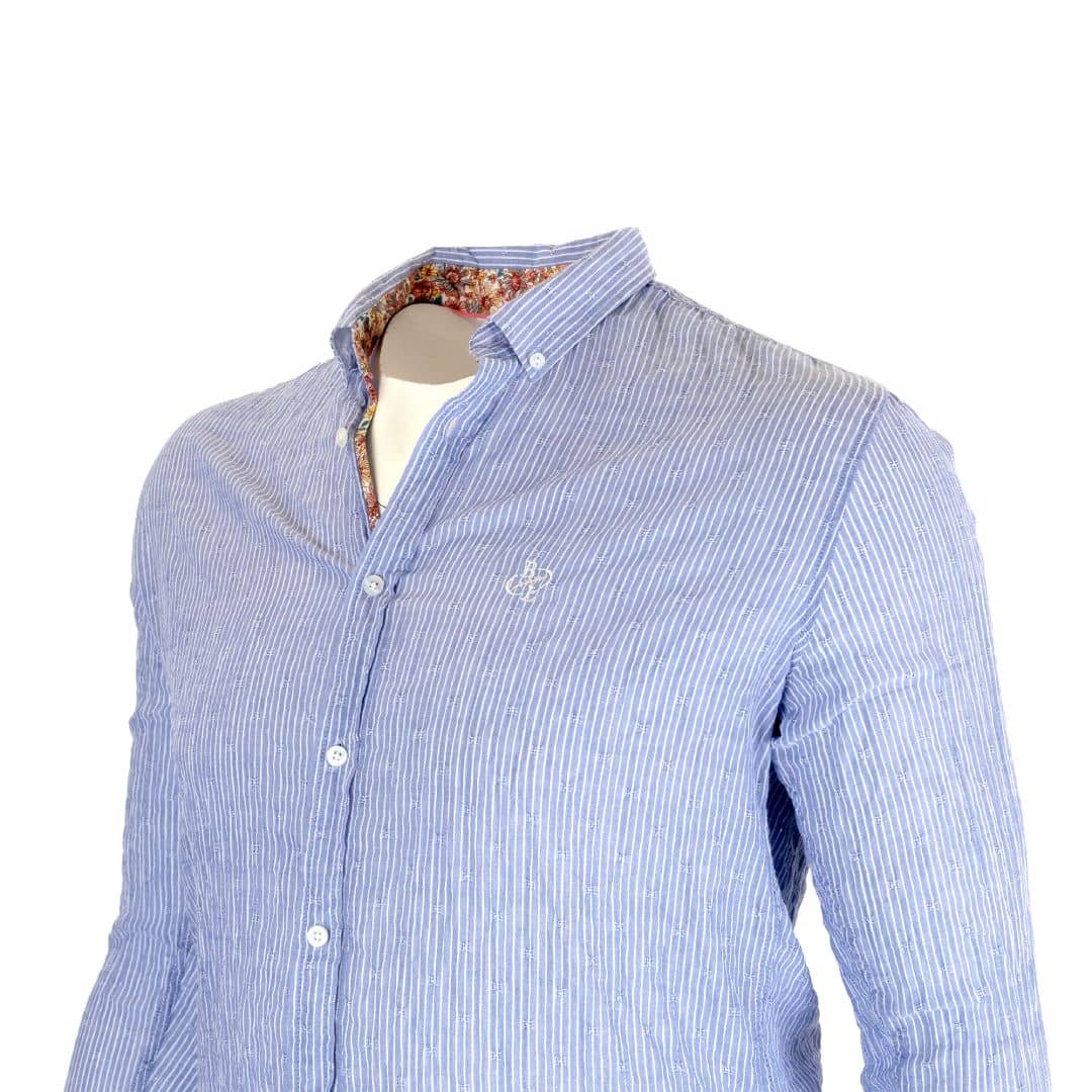 Chemise bleu ciel rayée à manches longues BACK TO LEGEND (zoom poitrine et col)