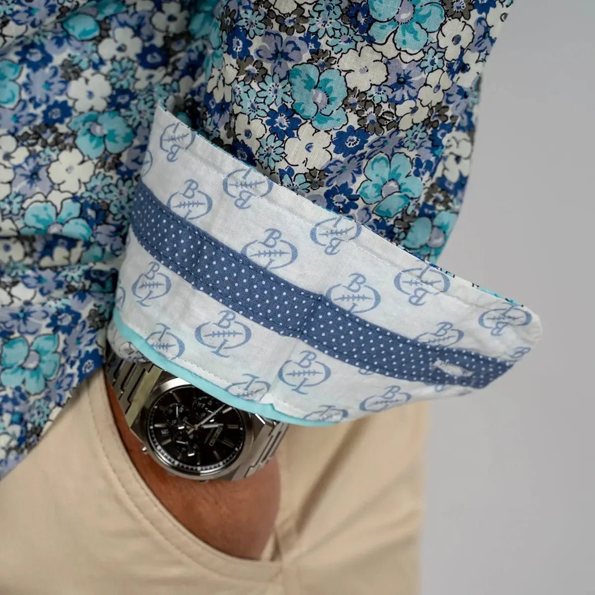 Chemise légère turquoise fleurie à manches longues Blacks Legend (zoom revers de manche)