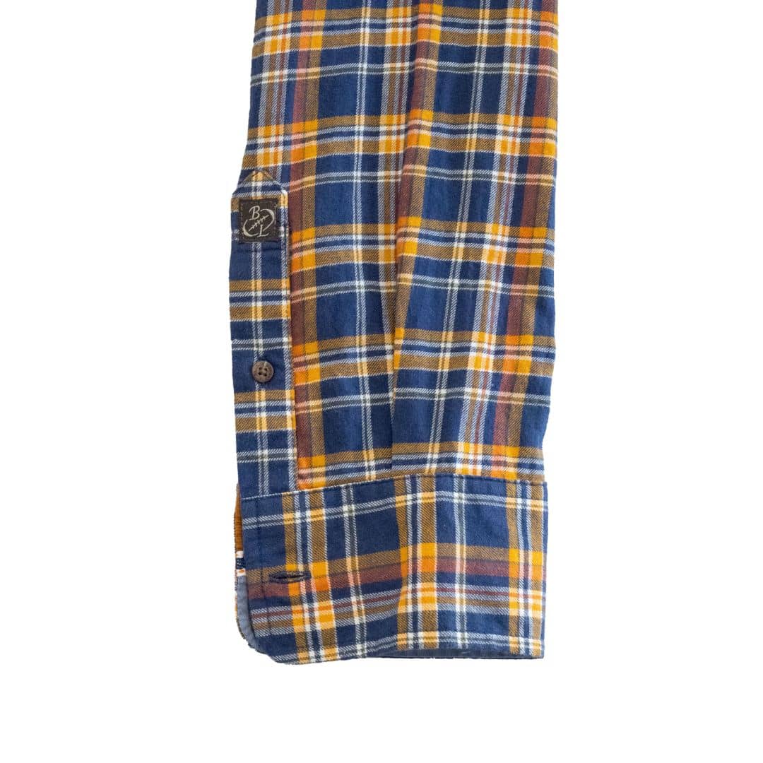 Chemise à manches longues marron en flanelle brossée (zoom poignet)