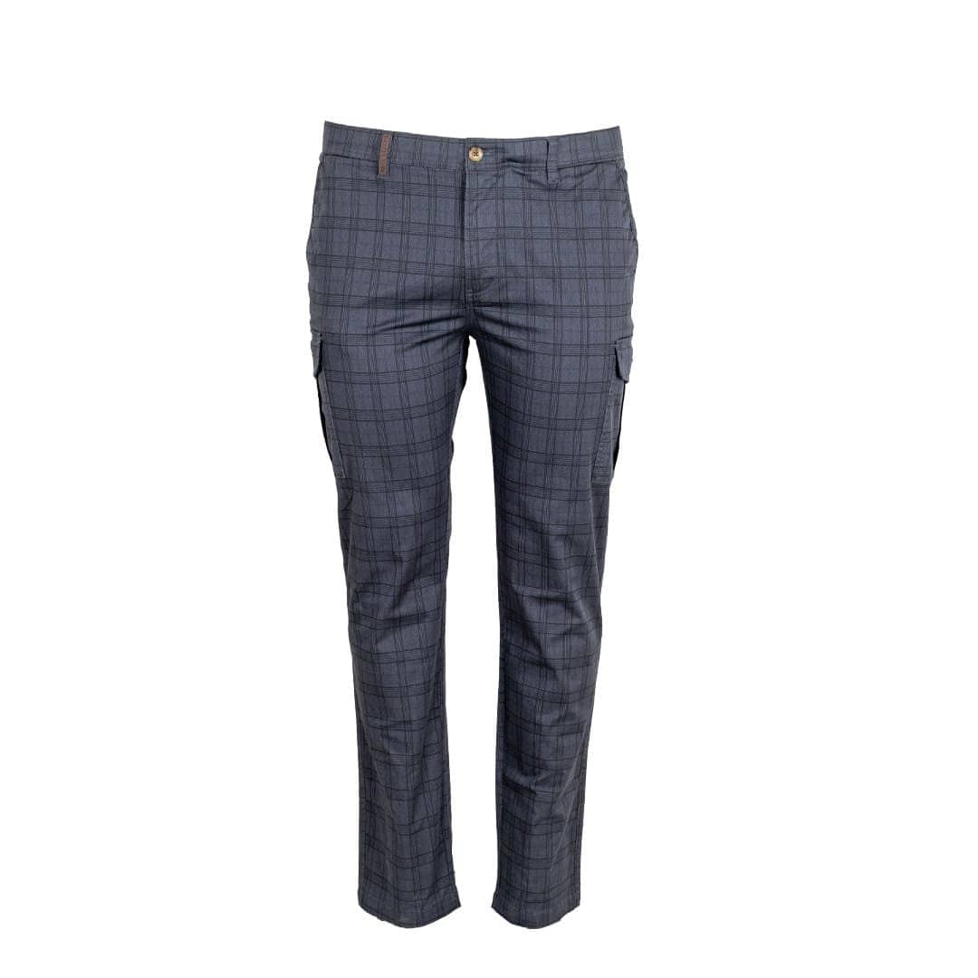 Pantalon cargo gris à carreaux pour hommes (vue de face)