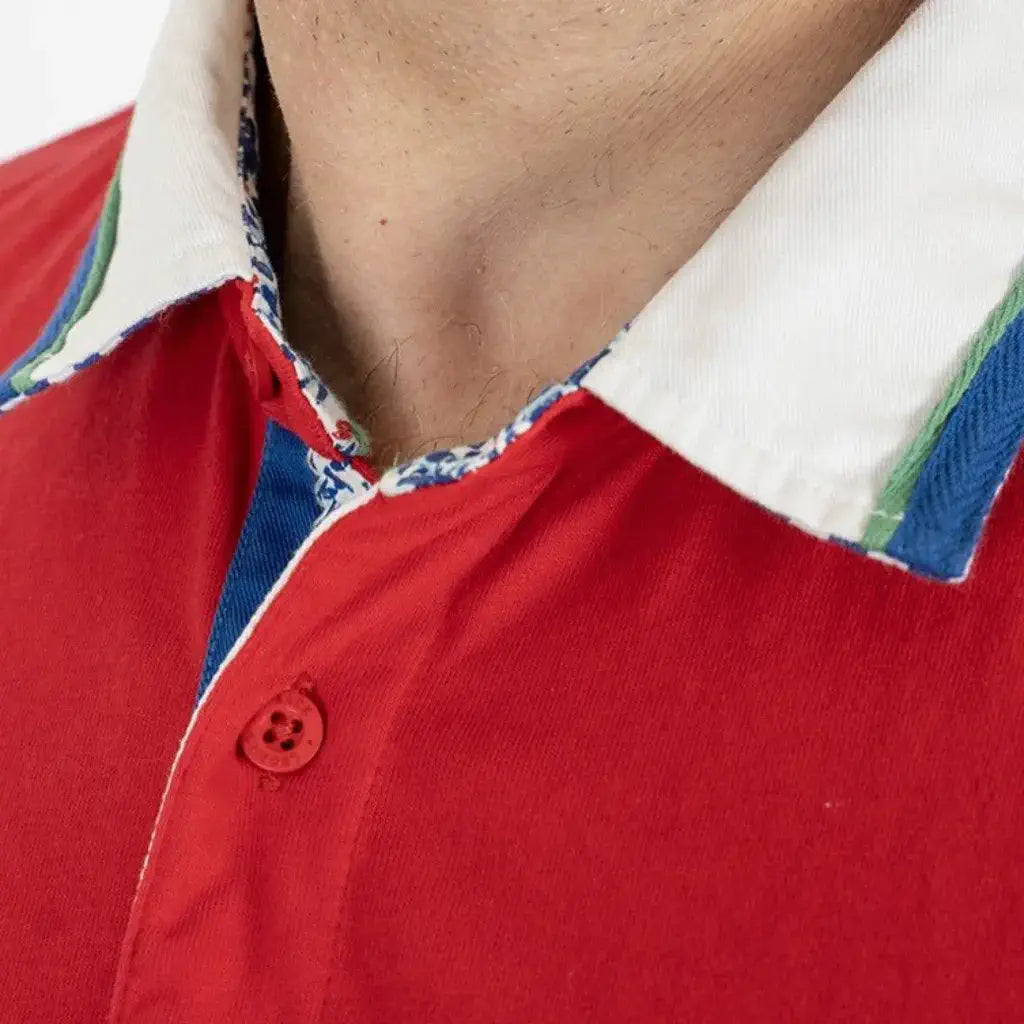 Polo homme rouge 100% coton jersey peau de pêche BACK to LEGEND (zoom sur le col boutonné)
