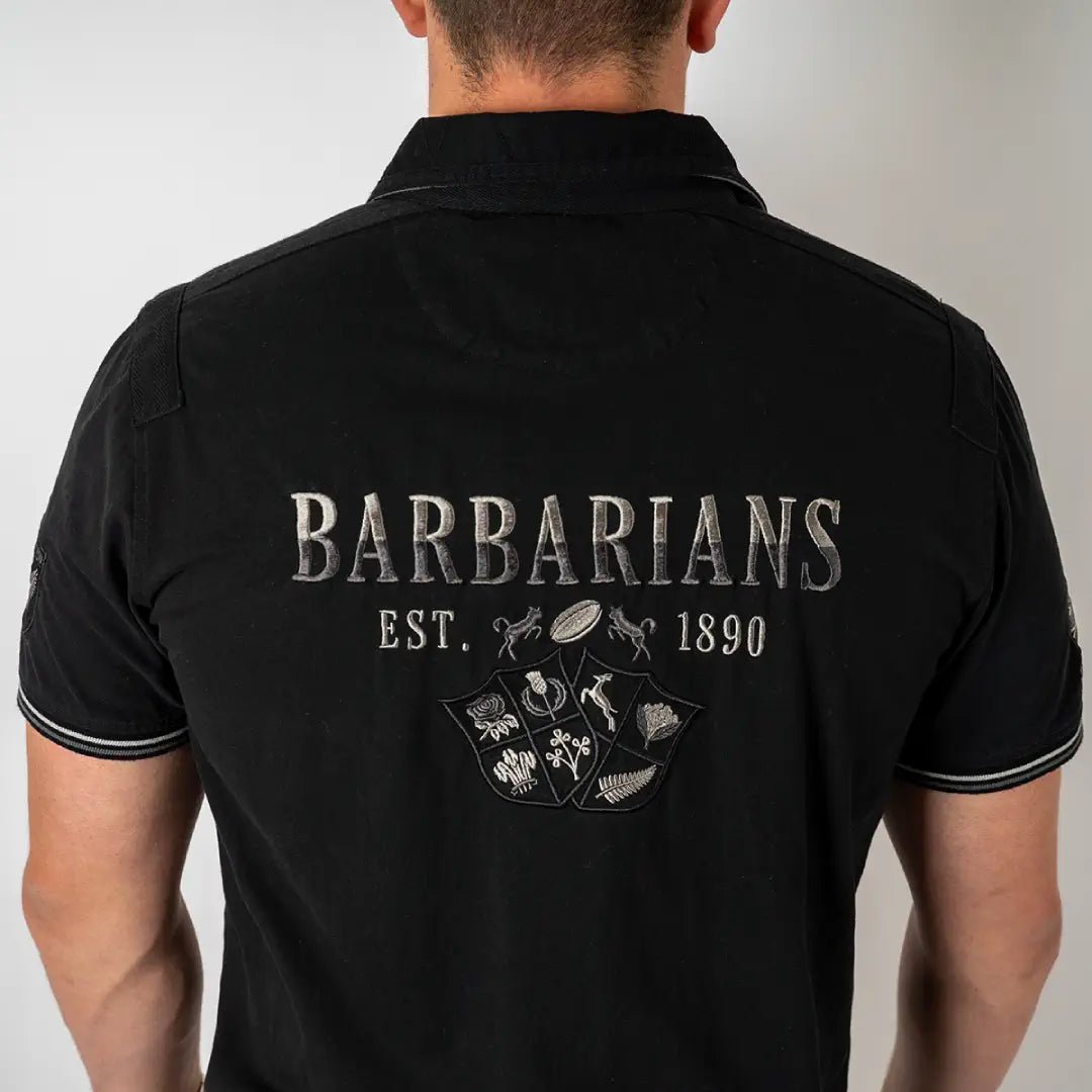 Polo noir à manches courtes multi badge Barbarians (vue de dos)