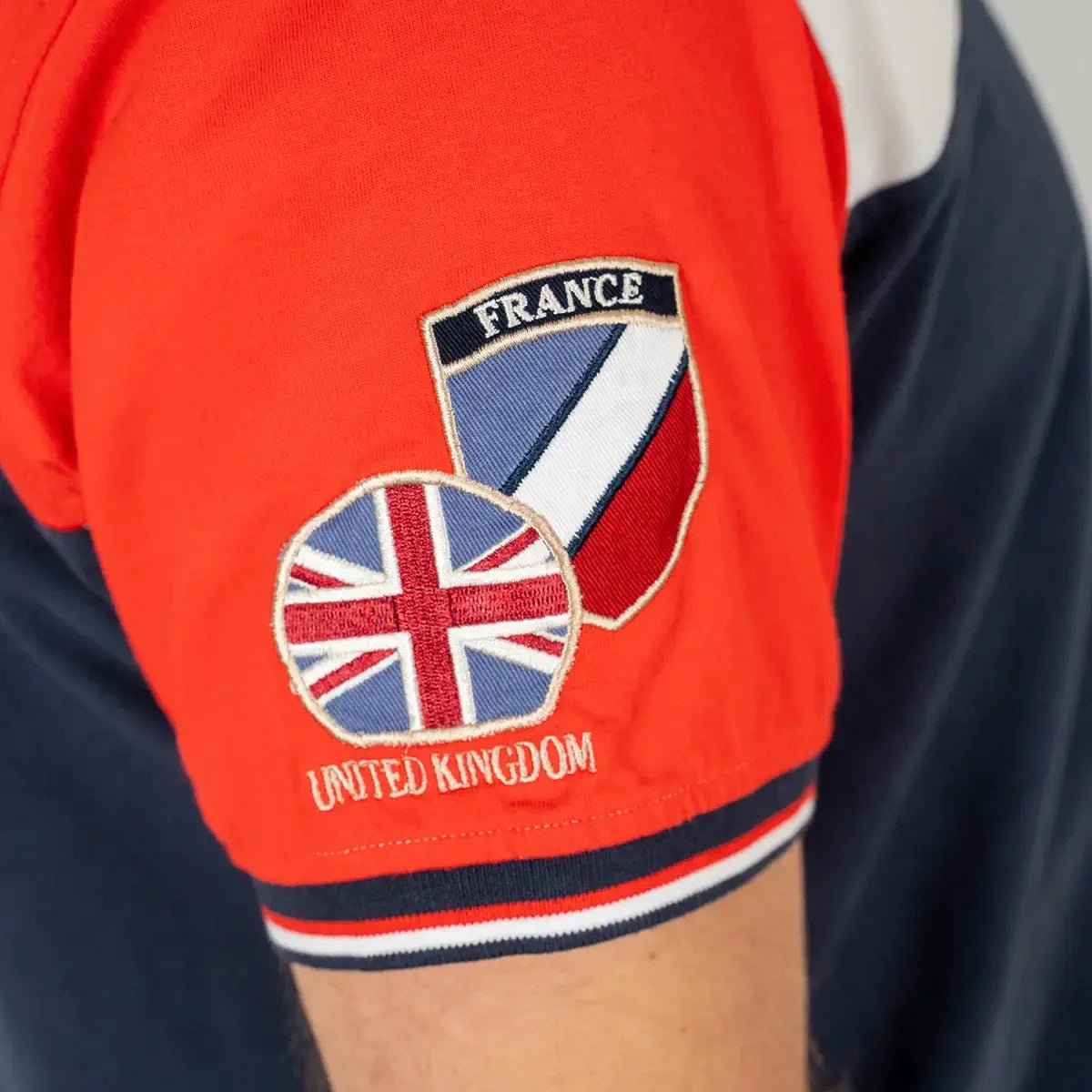 Polo tricolore multi-pays Barbarians BACK to LEGEND (zoom épaule droite)