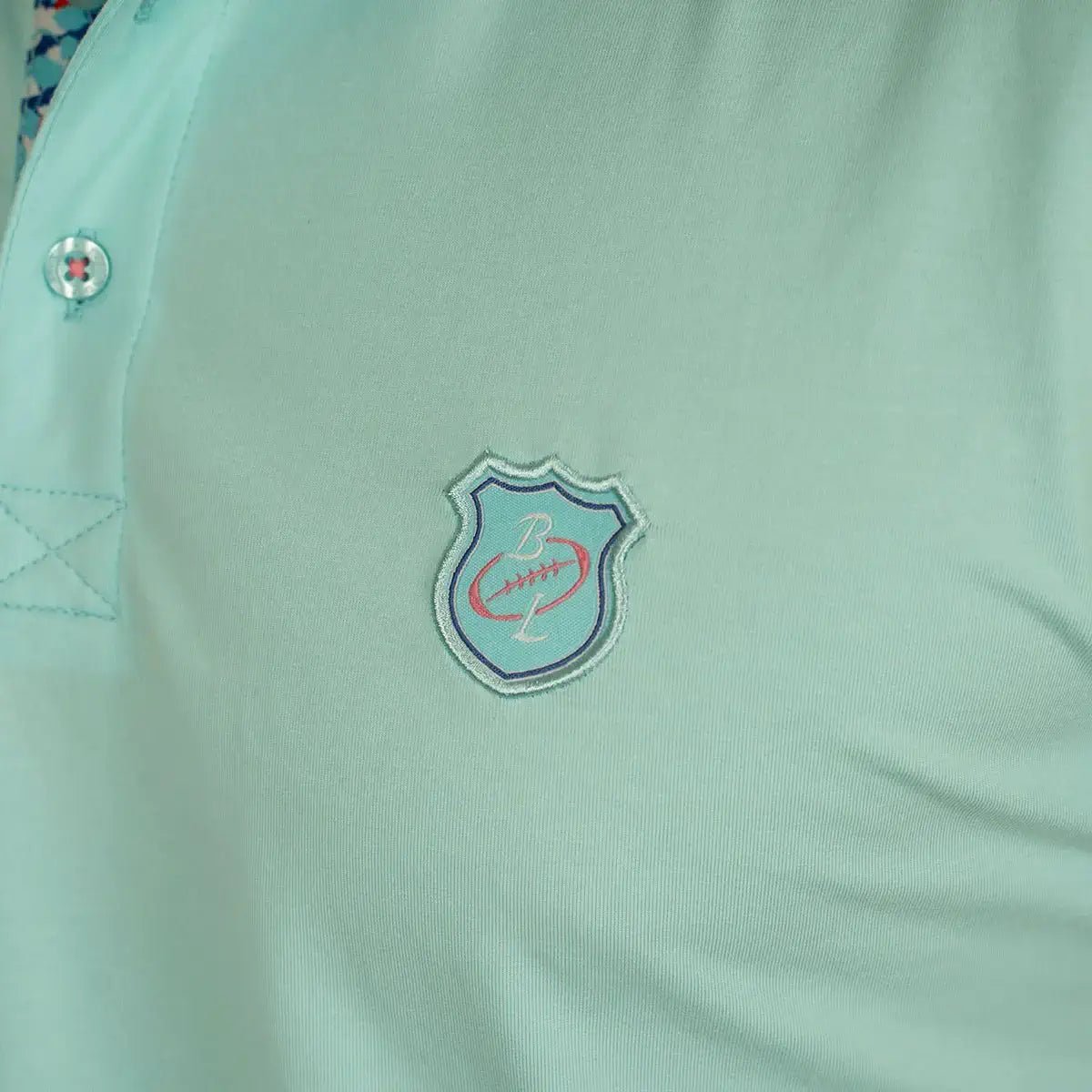 Polo homme turquoise en jersey élasthanne Blacks Legend (zoom blason brodé)